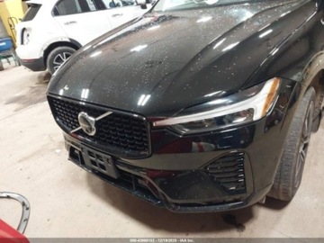 Volvo XC60 II 2023 Volvo XC 60 Plus Dark Theme, 2.0L R4 247KM, 4x4, od ubezpieczalni 2.0 247KM, zdjęcie 4