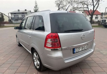 Opel Zafira B 1.8 ECOTEC 140KM 2008 Opel Zafira Opel Zafira 1.8 Family 1.8 Benzyna 140KM, zdjęcie 4