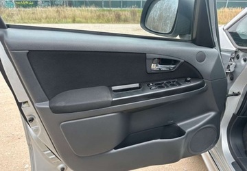 Suzuki SX4 I Sedan 1.6 VVT 120KM 2010 Suzuki SX4 Suzuki SX4 1.6 Benzyna 120KM, zdjęcie 15