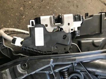 MERCEDES B TŘÍDA W246 ZÁMEK DVEŘE PŘEDNÍ VZPĚRA/TLAKOVAČ