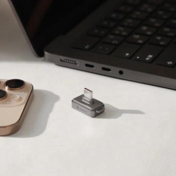 ADAM elements iKlips S Nano Touch - USB-C 256GB SSD серый