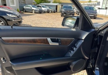 Mercedes Klasa C W205 Limuzyna 180 156KM 2013 Mercedes-Benz Klasa C Serwisowany 1.6 Benzyna 156KM, zdjęcie 7