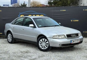 Audi A4 B5 Sedan 1.6 i 101KM 1999 Audi A4 Limousine Audi A4 b5 1.6b Dlugie OC i Przeglad HAK OPONY ZIMOWE, zdjęcie 1