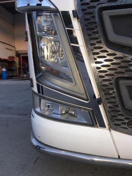 Listwy ozdobne na lampy Volvo FH4