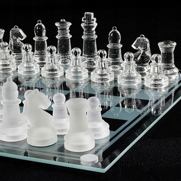 Элегантные стеклянные наборы шахмат и стеклянная настольная игра