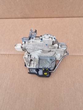 Audi a4 b7 kombi zamek drzwi lewy tył tylny europa 8E0839015AA 8pin