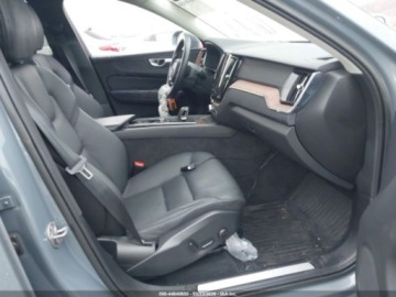 Volvo XC60 II 2023 Volvo XC 60 B5 PLUS BRIGHT THEME, 2023, 4x4, 247KM z ubezpieczalni. 2.0, zdjęcie 8