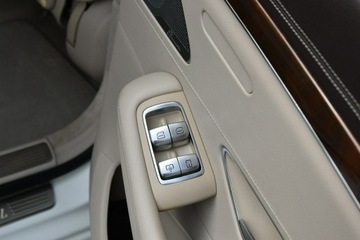 Mercedes Klasa S W222 Limuzyna 500 456KM 2014 Mercedes S 550 L 4Matic 4.7 V8 456KM 2014r., zdjęcie 14