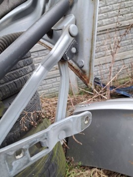 BMW 5 E39 SEDAN VÍKO KUFRU KUFRU