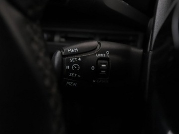 Peugeot 3008 II Crossover 1.2 PureTech 130KM 2018 Peugeot 3008 virtual cocpit navi półskóra, zdjęcie 33