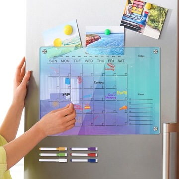 Холодильник с магнитом на холодильник.