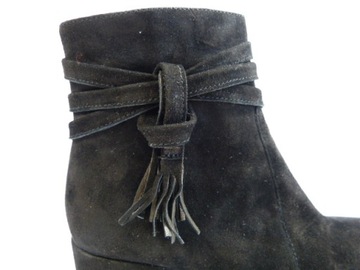 czarne klasyczne botki na obcasie skórzane buty damskie z ozdobą Kazar 36