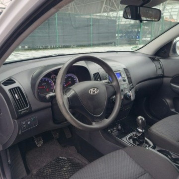 Hyundai i30 I CW Facelifting 1.4 DOHC 109KM 2011 Hyundai i30 1.4 Benzyna Blue Classic Manual 109KM, zdjęcie 23