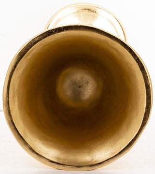 Золотая, высокая, элегантная керамическая ваза для цветов на ножке.