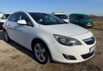 Opel Astra J Hatchback 5d 1.4 Turbo ECOTEC 140KM 2011 Opel Astra Opel Astra 1.4 Turbo ecoFLEX StartStop 1.4 Benzyna 140KM, zdjęcie 1