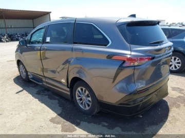 Toyota Sienna III 2022 Toyota Sienna 2022r., 4x4, 2.5L 2.5 Hybryda 245KM, zdjęcie 2