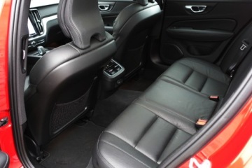 Volvo S60 III Sedan Facelifting 2.0 B5 250KM 2024 Volvo S60 Bezwypadek B5 AWD UltimateDark Kamera360 ACC R-Design FV23, zdjęcie 7