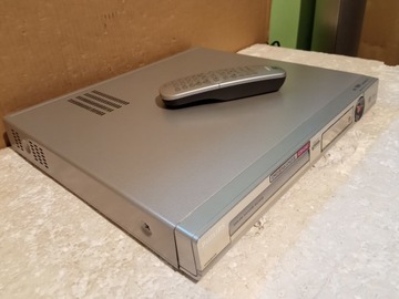 PHILIPS DVDR3380 с пультом дистанционного управления.