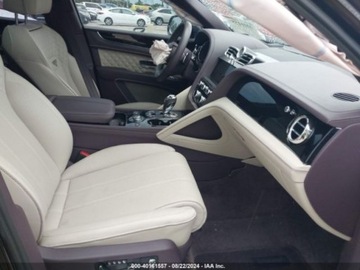 Bentley Bentayga 2022 Bentley Bentayga 2022 4.0l 4.0 Benzyna 542KM, zdjęcie 9