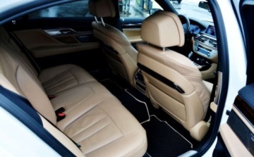 BMW Seria 7 G11-G12 Sedan Facelifting 4.4 750i 530KM 2020 BMW Seria 7 M-Pakiet X-Drive Maly przebieg, Bogata wersja wyposazenia,, zdjęcie 28