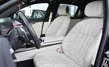 BMW Seria 7 G70 Sedan 3.0 40d 299KM 2023 BMW Seria 7 740d 300KM xDrive Individual Bowers Wilkins M Pakiet Salon PL, zdjęcie 17