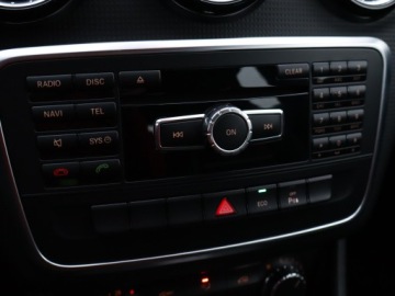 Mercedes Klasa A W176 Hatchback 5d 1.6 180 BlueEFFICIENCY 122KM 2013 Mercedes A A 180, Salon Polska, Skóra, Navi, zdjęcie 14