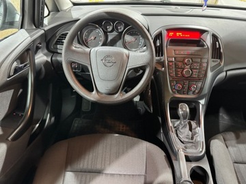 Opel Astra J Hatchback 5d 1.4 Twinport ECOTEC 100KM 2011 Opel Astra 1.4 100KM Klima 1-reka Gotowy do jazdy 1.4 Benzyna 100KM, zdjęcie 2