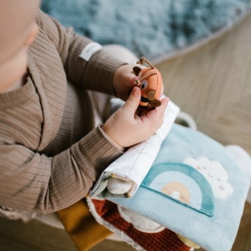 СЕНСОРНАЯ ОБУЧАЮЩАЯ МЯГКАЯ КНИЖКА-ПОДВЕСКА 0+ 1531 BABYONO