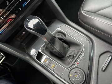 Volkswagen Tiguan II SUV Facelifting 2.0 TDI 200KM 2021 Volkswagen Tiguan R-line Kamery 360 HarmanKardon Zawieszenie DCC ACC Faktu, zdjęcie 15