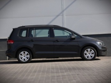 Volkswagen Touran III 1.5 TSI EVO 150KM 2021 Volkswagen Touran 1.5 TSI EVO Comfortline Plus. VAT Marza 1.5 Benzyna, zdjęcie 9