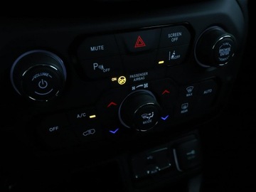 Jeep Renegade SUV Facelifting 1.3 GSE T4 Turbo 150KM 2018 Jeep Renegade 1.3TGDi Limited Automat Klimatyzacja, zdjęcie 26