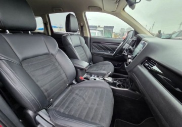 Mitsubishi Outlander III 2021 Mitsubishi Outlander 2.4plug-in hybrid 4wd FULL LED 2xPDC Kamera Grz.Fotel, zdjęcie 16