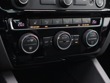 Volkswagen Jetta VI Sedan Facelifting 1.4 TSI 125KM 2014 VW Jetta 1.4 TSI, Salon Polska, Skóra, Navi, zdjęcie 16