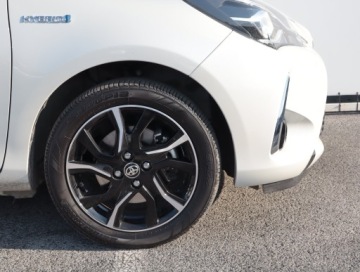 Toyota Yaris III Hatchback 5d Facelifting 2017 1.5 Hybrid 100KM 2018 Toyota Yaris 1.5 Hybrid, Salon Polska, Serwis ASO, zdjęcie 14