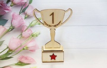 Гравированная статуэтка, кубок, трофей, награда конкурса.
