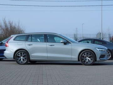Volvo V60 II  2024 Volvo V60 2,0T 177 aut Hak Ogrz,Kier.+4xFotele Kamera DVD DAB NFC perła ACC, zdjęcie 28