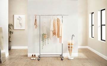 ЦЕЛЬНОМЕТАЛЛИЧЕСКАЯ ВЕШАЛКА ДЛЯ ОДЕЖДЫ НА КОЛЕСАХ, РЕЙКА