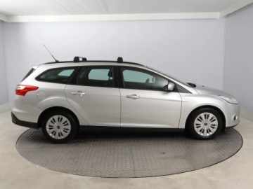 Ford Focus III Kombi 1.6 Duratorq TDCi DPF 115KM 2012 Ford Focus 1.6 TDCi, Xenon, Klima, Parktronic, zdjęcie 5