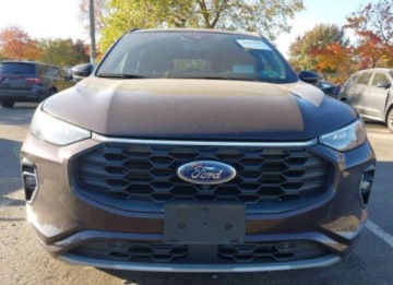 Ford Kuga III 2023 Ford Kuga 2023, 2.0L, 4x4, ST-LINE ELITE, od ubezpieczalni 2.0 Benzyna, zdjęcie 4