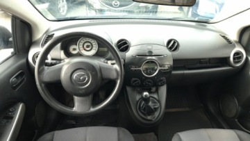 Mazda 2 II Hatchback 5d 1.3 75KM 2008 Mazda 2 Ozarow Mazowiecki 1.3 benzyna 2008 rok produkcji KOMIS TYSIAK, zdjęcie 6