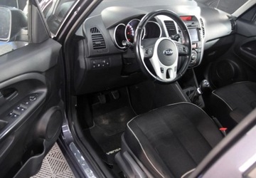 Kia Venga Mikrovan 1.6 DOHC CVVT 125KM 2014 Kia Venga 1.6 benzyna 125 KM 0 Kamera_Panorama-Grzane fotele 1.6 Benzyna, zdjęcie 14