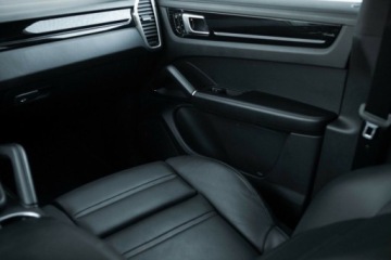 Porsche Cayenne III SUV 3.0 340KM 2019 Porsche Cayenne 3.0 Benzyna 340KM, zdjęcie 27