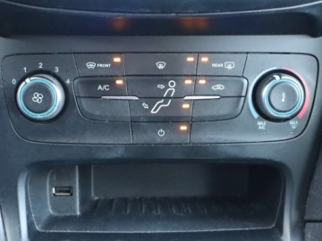 Ford Focus III Sedan Facelifting 1.6 Ti-VCT 105KM 2017 Ford Focus 1.6 i, Salon Polska, Klima, zdjęcie 11