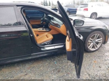 BMW Seria 7 G11-G12 2016 BMW Seria 7 2016 BMW 750I XDRIVE 4.4 Benzyna 445KM, zdjęcie 6