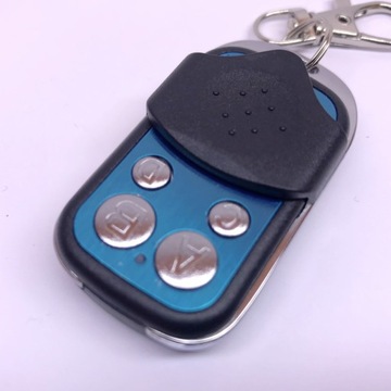 УНИВЕРСАЛЬНЫЙ ПУЛЬТ ДУ ДЛЯ ГАРАЖНЫХ ВОРОТ И СИГНАЛИЗАЦИИ