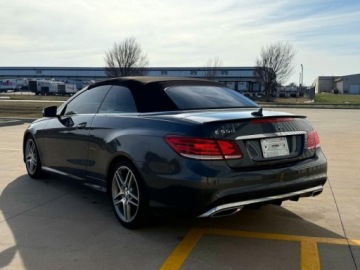 Mercedes Klasa E W212 2014 Mercedes-Benz Klasa E E550 2014 4.7 Benzyna 402KM, zdjęcie 2