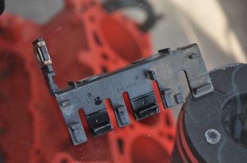 AUDI A4 B6 B7 CABRIO ŚLIZG BŁOTNIKA LEWY 8H0853921