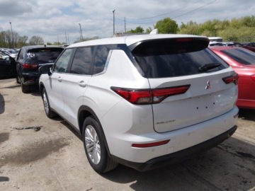 Mitsubishi Outlander III 2024 Mitsubishi Outlander 2024 MITSUBISHI OUTLANDER ES 2.5 S-AWC 2.5 Benzyna, zdjęcie 4