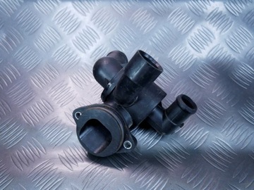 POUZDRO TERMOSTATU TERMOSTAT 03L121111AB VW AMAROK 2.0 TDI