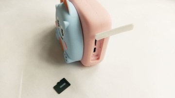 Dziecięcy aparat fotograficzny 32 MB